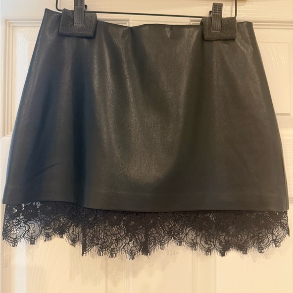 Alice & Olivia leather and lace mini skirt - Picture 3 of 3